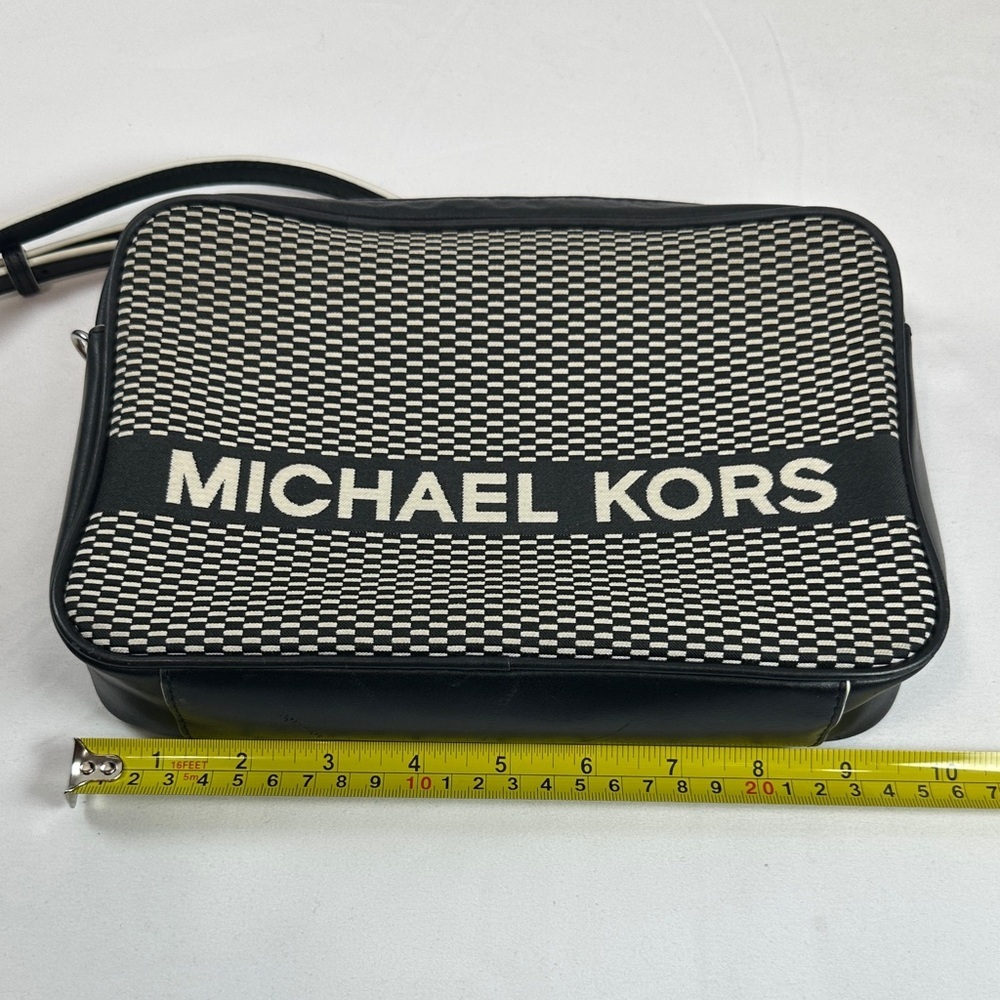 MICHAEL KORS Women's Jet Set Large Eastwest Cross Body Bag - Blk/ Off White - Picture 9 of 16